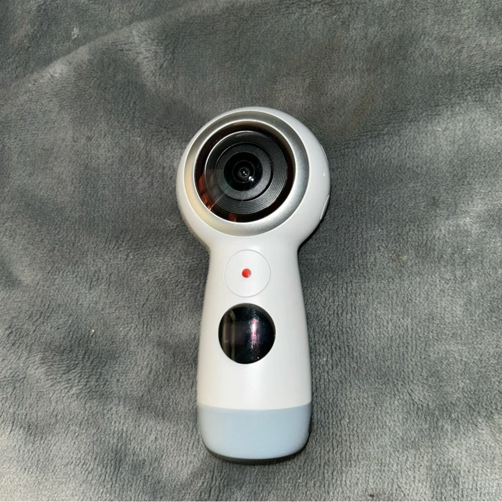 Samsung Gear 360 Camera with Accessories - White and Gray